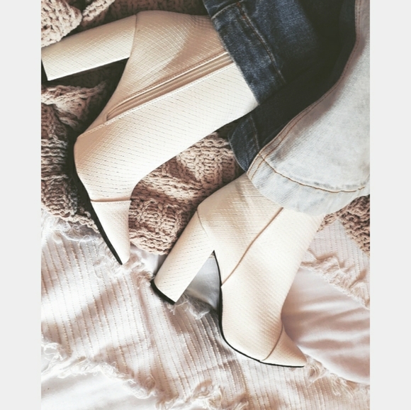 🆕️The Nude collection//White boot - Picture 5 of 5